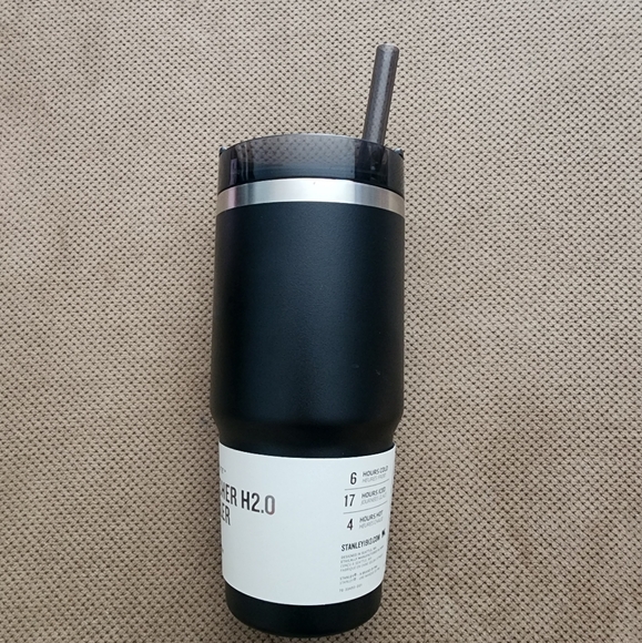 Stanley Matte Black Flowstate Quencher H2.0 Tumbler 14 oz - Picture 4 of 11